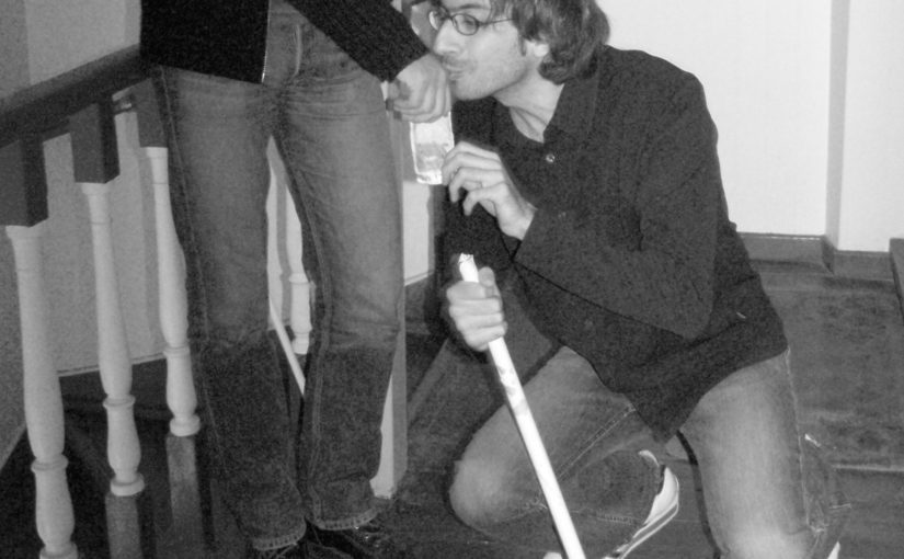 Ο Π.Ε. Δημητριάδης φιλάει ευεργετόν χέρι τον Οκτώβριο του 2005